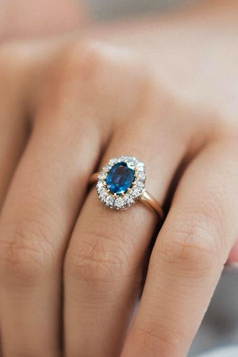 27 Best Rose Gold Engagement Rings For A Tender Look ❤️ best rose gold engagement rings halo floral sapphire ❤️ More on the blog: https://ohsoperfectproposal.com/best-rose-gold-engagement-rings/ Gold Engagement Rings Halo, Vintage Inspired Engagement Rings, Gorgeous Rings, Wedding Rings Halo, Beautiful Engagement Rings, Wedding Rings Unique, Wedding Rings Vintage, Rose Gold Engagement, Halo Engagement Rings