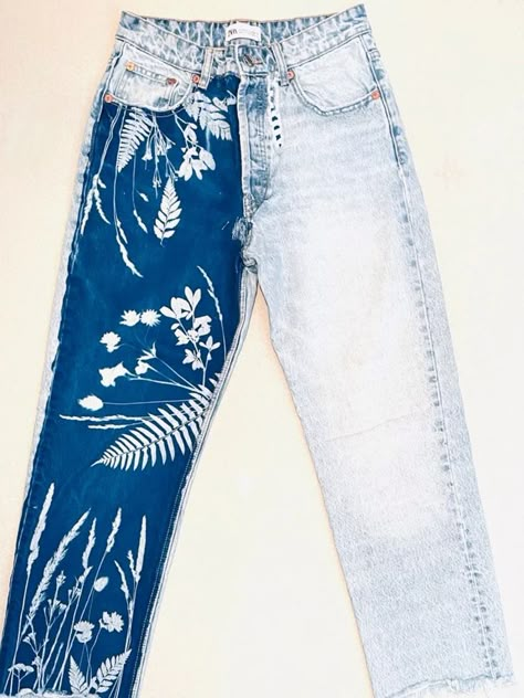 Bleach Jeans Ideas, Cyanotype Ideas, Bleach Jeans, Easy Diy Fashion, Cyanotype Printing, Ropa Upcycling, Water Stone, Sun Prints, Jeans Ideas