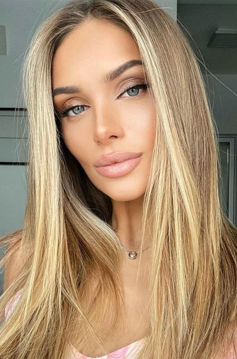 27 Cute Dirty Blonde Hair Ideas To Wear in 2022 : Dirty Blonde with Light Blonde Highlights Brows Natural, Champagne Blond, Champagne Blonde Hair, Blonde Hair Green Eyes, Makeup Nude, Blonde Hair Makeup, Blonde Makeup, Classy Makeup, Blonde Hair Ideas