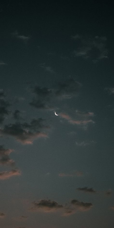 Wallpaper Backgrounds Aesthetic Moon, Black Theme Wallpaper Aesthetic, Moon Iphone Wallpaper, Iphone Wallpaper Moon, Lock Screen Photo, Wallpaper Backgrounds Aesthetic, Attractive Wallpapers, Phone Lock Screen Wallpaper, Aesthetic Moon