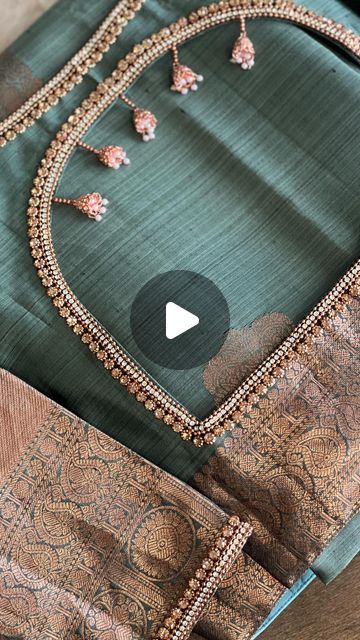 Latest Boutique Blouse Designs, Blouse Design For Wedding Saree, Blouses Back Designs Latest, Simple Wedding Look Indian, Back Design Blouse Fashion Styles, Blouse On Lehenga, Blouse Less Design, Necklines For Blouse, Blouse Not Designs