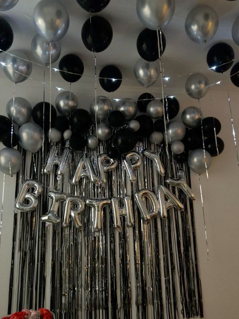 Birthday Backdrop Ideas At Home, Black Bday Party Decor, Black And Grey Birthday Party Decor, Bf Birthday Decoration Ideas, Black And Silver Themed Birthday Party, Black And Silver Table Decorations, Silver And Black Birthday Theme, Black And Silver Decorations Party, Blackout Birthday Party