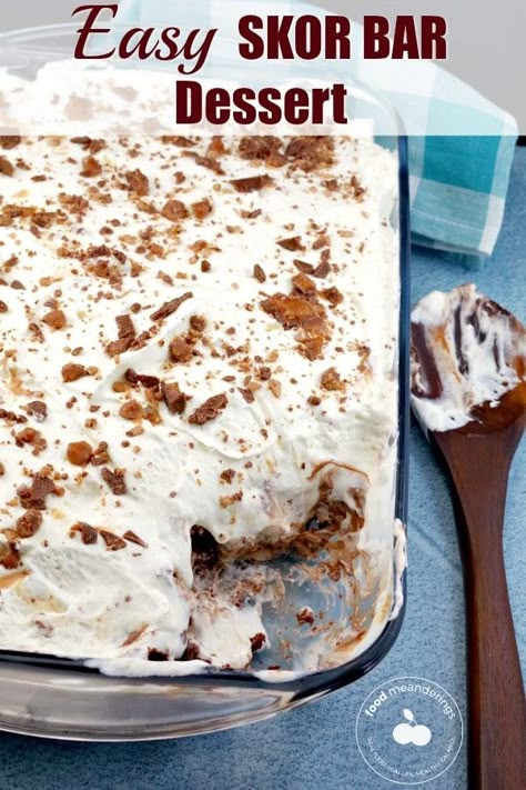 This Easy NO BAKE Skor Bar Recipe will make your life simple! Layered like a Skor Bar Trifle with chocolate cake, pudding, cream cheese, broken Skor bars (or Heath bars) and whipped cream, it's a quick and easy dessert that's the perfect last minute dessert for bringing along to a potluck or any gathering. #easydessert #dessert #skorbars #healthbars #skorbartrifle #potluckdessert #skorbarrecipe Potluck Recipes Dessert, Easy Potluck Desserts, Skor Bars, Lasagna Dessert, Chocolate Loaf Cake, Bar Desserts, Cake Pudding, Potluck Desserts, Heath Bars