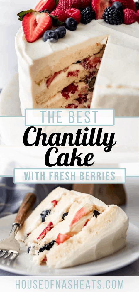 Light Whipped Frosting, Chantilly Cake Recipe, Cake Berries, Berry Cake Recipe, Light Summer Desserts, Blueberry And Strawberry, Berry Chantilly Cake, Chantilly Cake, Mascarpone Frosting