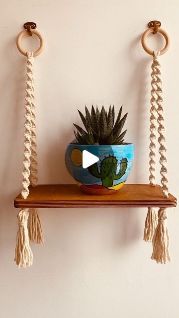 Macrame Corner Shelf Diy, Diy Macrame Shelf Hanger, Hanging Shelf For Plants, Macrame Wall Hanging Shelf Tutorial, Macrame Shelves Tutorial, Makrame Shelf, Macrame Shelf Hanger, Macrame Plant Shelf Diy, Small Macrame Plant Hanger Tutorial