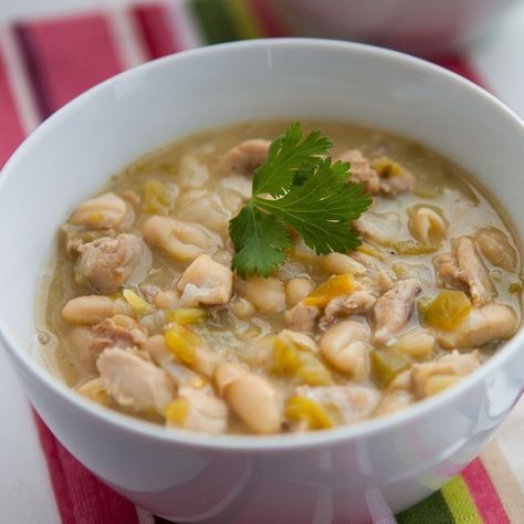 Bush's White Chicken Chili - It Is a Keeper White Chili Crockpot, Slow Cooker Chicken Chili Recipe, Adrenal Reset, White Chili Recipe, Adrenal Fatigue Diet, Southwest Chicken Soup, Boneless Skinless Chicken Breast Recipes, Chili Dinner, White Bean Chicken Chili