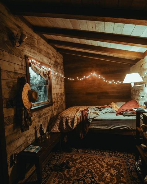 Warm cabin bedroom in Mendocino California https://ift.tt/2p1FmCJ Western Room Ideas, Western Bedrooms, Country Bedroom Decor, Ecological House, Western Bedroom Decor, Western Rooms, Cabin Bedroom, Western Bedroom, Casa Country