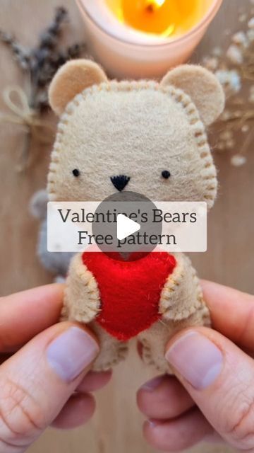 Anabella Cahwje - Baby decor & sewing tutorials on Instagram: "💓 I hope you enjoy this new tutorial for the Valentine's Bears free pattern. 😊 I've been asked to share this pattern many times and it's now available for free on my website. I've also uploaded the listing for the paid PDF pattern that includes the step by step illustrated tutorial. I hope you like it! Let me know what you think in the comments.👇🏼 🌟I also wanted to announce that I'll be releasing a limited edition DIY kit tomorrow. My first ever DIY Kit!☺️ It will include 100% felt sheets and all the materials you need to make these two little bears. 🐻❤️ As always, if you make them, please share! 💕It makes me so happy to see your creations ☺️ 🌟 Thank you so much to my "buy me a coffee" supporters and to everyone who bou Felted Valentines Crafts, Felt Sheet Crafts Ideas, Valentine Felt Crafts, Felt Bear Pattern, Felt Valentine, Felt Bear, Bear Patterns Free, Crochet Placemat Patterns, Bear Felt