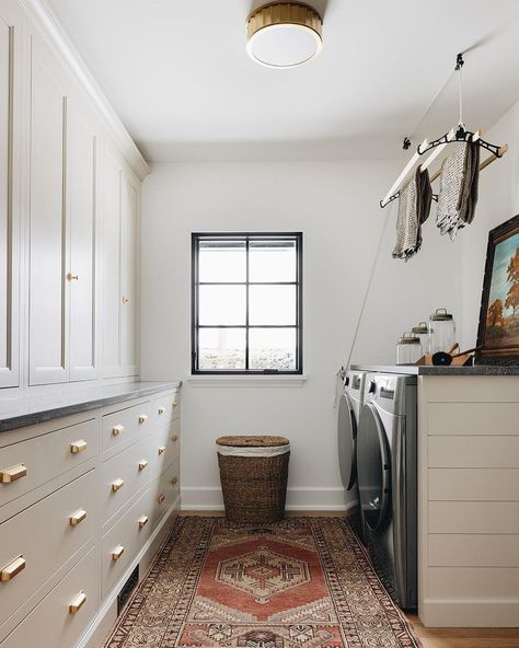 Jean Stoffer on Instagram: “The Plymouth Road house (episode 5 of #TheEstablishedHome ) has such a great laundry area. Its open to the hall, has nice natural light,…” Kids Mudroom, Practical Laundry Room, Jean Stoffer Design, Stoffer Home, Pantry Laundry, Entry Ideas, Laundry Ideas, Mudroom Laundry, Laundry Mudroom