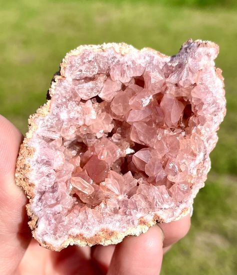 Gemstone Aesthetic, Kate Core, Luxury Pink Natural Gemstones, Shiny Rocks, Pink Geode, Pink Spiritual Gemstone Crystals, Pink Amethyst Crystal, Rose Quartz Color, Purple Amethyst Geodes With Natural Stones