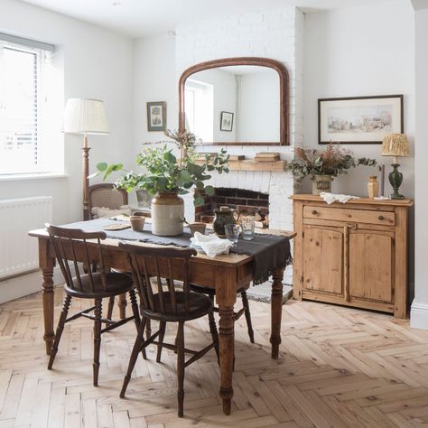 Take inspiration from this charming modern country Victorian terrace Victorian Interiors Modern, Victorian Terrace Dining Room, Small Terraced House Interior, Small Victorian Terrace Interior, Modern Victorian Dining Room, Terraced House Interior, Victorian Terrace Renovation, Victorian Terrace Interior, Terrace Renovation