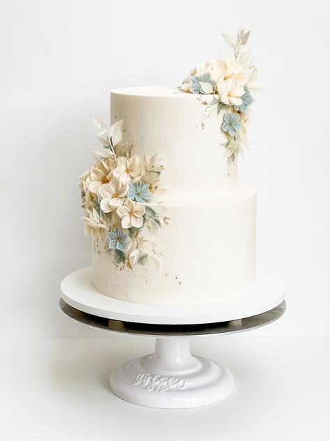 buttercream flower wedding cake Wedding Cake With Buttercream Flowers, Wedding Cake Designs Blue, Wedding Cake With Buttercream, Wedding Cakes And Cupcakes, Floral Cake Design, Cake With Buttercream, Beautiful Cake Designs, Dream Wedding Cake, Floral Wedding Cake