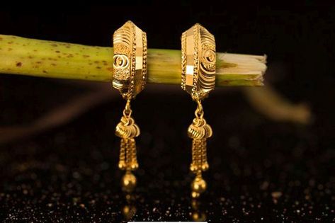 Jhumki Designs Gold, Earrings Collection Gold, Jhumka Designs Gold, Daily Wear Gold Earrings, Latest Gold Earrings Designs, Latest Gold Earrings, Jhumkas Gold, Beautiful Gold Earrings, Earrings Gold Jewellery