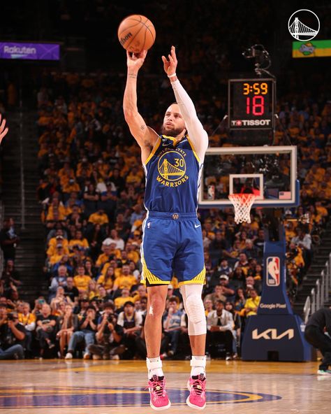 Steph Curry Shooting, Curry Pictures, Stephen Curry Basketball, Stephen Curry Pictures, Wardell Stephen Curry, Curry Basketball, Nba Pictures, Gold Medalist, Steph Curry