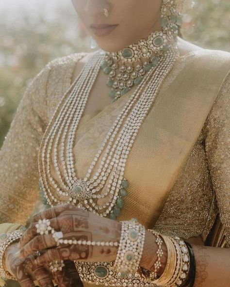 Jewellery so regal, makes our heart skip a beat! Mua: @ralphdaniels08 Jewellery: @gajraj_jewellers blouse: @sithara_kudige Wedding planner: @iksha_in For latest wedding trends, bridal and groom trends, decor tips and more, stay tuned to ShaadiWish! bride , groom , wedding , shaadiwish , wedding planning , wedding ideas , trending #weddingideas #weddings #weddingday #shaadi #bride #groom #couplegoals #shaadiwish Victorian Choker Necklace Indian, Choker Necklace Indian Gold, Indian Pearl Necklace, Gold Choker Necklace Indian, Indian Gold Necklace, Groom Trends, Choker Necklace Indian, Guttapusalu Necklace, Victorian Choker Necklace