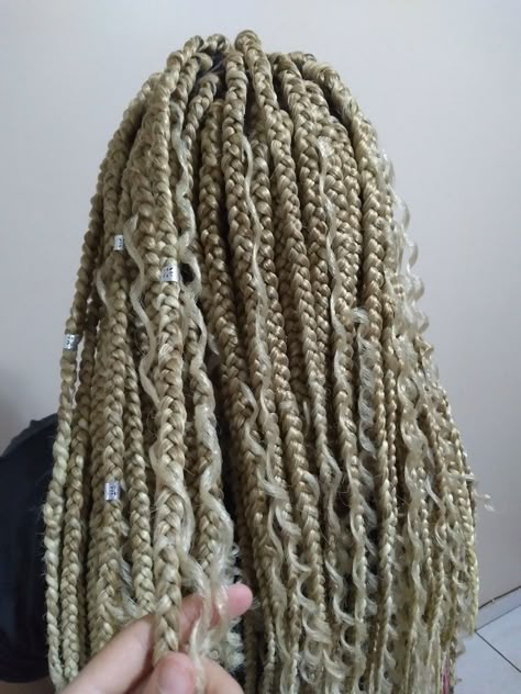 Goddess braids loiro Blond Goddess Braids, Natural Hair Relaxer, Box Braids Goddess, Natural To Relaxed Hair, Hair Relaxer, Corn Rows, Braiding Hairstyles, Love On Tour Outfits, Braids Hairstyles For Black Women