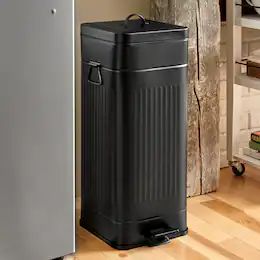 Metal Trash Cans, Best Kitchens, Country Door, Embossed Metal, Kitchen Trash Cans, Waste Bin, Plastic Bins, Metal Kitchen, Trash Bins