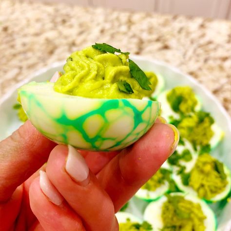 Dinosaur Party Snack Ideas, Green Deviled Eggs, Party Snack Ideas, Coloring Halloween, Avocado Juice, How To Cut Avocado, 3rd Birthday Party Ideas, Dragon Eggs, Cracked Egg