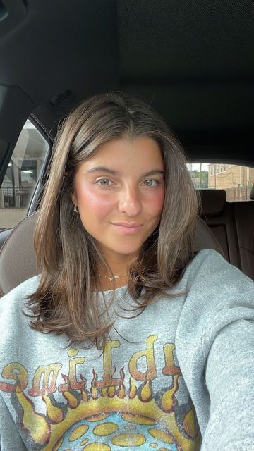 Viviane Audi Haircut, Short Hair Women Brunette, Viviane Audi Hair, Mom Chop Hair, Viviane Audi, Brunette Hair Cuts, Brown Hair Inspo, Layered Haircuts For Medium Hair, Short Brown Hair