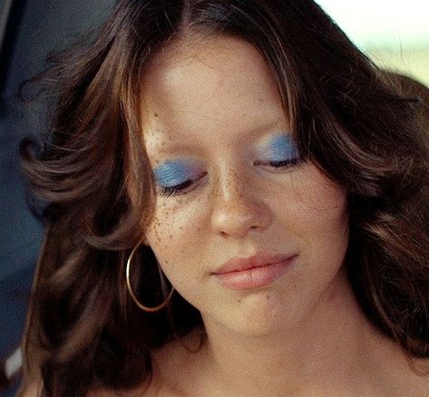 Maxine Minx, Mia Goth, Halloween Makeup Inspiration, Halloween Costume Outfits, Goth Makeup, Halloween Inspo, Blue Eyeshadow, Blue Makeup, Halloween Looks