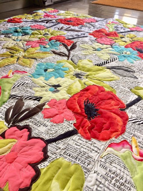 How To Collage Quilt, Laura Heine Collage Quilts Tutorial, Fabric Collage Patterns, Art Quilt Patterns, Colourful Quilts, Quilt Collage, Collage Quilting, Landscape Quilting, Fun Quilts