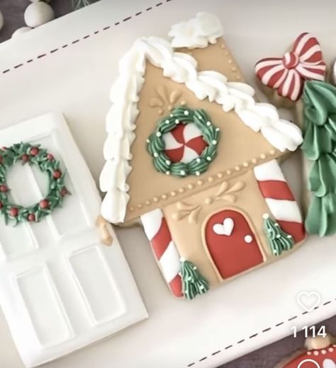 Christmas Cottage Cookies Decorated, Christmas Village Cookies Decorated, Christmas House Cookies Decorated, Gingerbread House Decorated Cookies, Sugar Cookie Gingerbread House, Gingerbread House Sugar Cookies, Gingerbread House Cookies Decorated, Christmas House Cookies, Royal Icing Gingerbread House