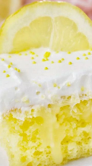 Lemon Poke Cake, Lemon Icebox Cake, Poke Cake Lemon, Box Lemon Cake, Moist Lemon Cake, Lemon Layer Cakes, Icebox Cake Recipes, Sweet Condensed Milk, Diy Easy Recipes