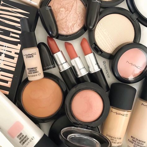 M·A·C Cosmetics Australia on Instagram: “Be quick! Free shipping plus a Fix + sample with all online orders ends tonight!💋 Regram @peipiepoe” Quotes Wise Words, Flatlay Makeup, Foundation Routine, Goals Life, Makeup Tutorial Foundation, Chic Makeup, Soft Glam Makeup, Face Makeup Brush, Makeup Aesthetic