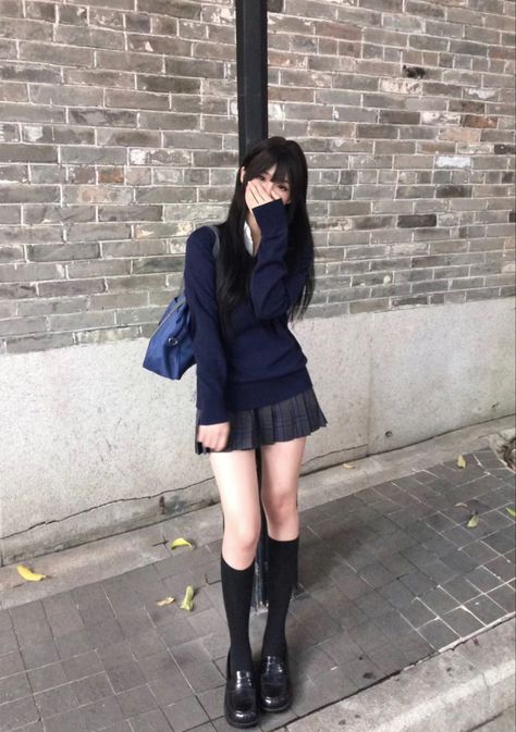 Chinese Douyin, Korean Fashion Grunge, Y2k Acubi, Peony Aesthetic, Simple Streetwear, Acubi Fashion, Trendy Tiktok, Rockstar Girlfriend, Ootd Winter