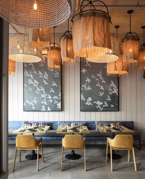 Restaurants are another frontier that Thom continues to explore. Image: Nick Johnson Thom Filicia, Wicker Coffee Table, Rosewood Hotel, Simple Interior Design, Southern Design, Queer Eye, Wendover Art, Booth Seating, Cozy Cabins