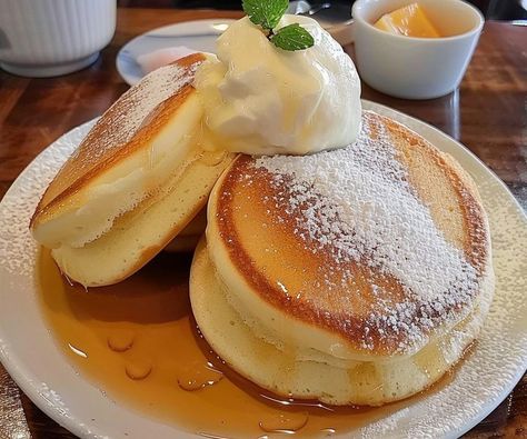 Japanese Pancake Recipe, Coconut Bites, Japanese Pancake, Souffle Pancakes, Pancakes Ingredients, Fluffy Pancakes, Chef Recipes, Morning Food, Sweet Breakfast