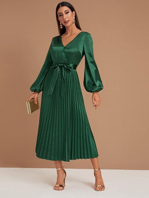 Bishop Sleeve Pleated Belted Satin Dress | SHEIN Green Pleated Dress, Satin Dresses Long Sleeve, Dressing Table Ideas, Mode Kimono, Soiree Dress, Chique Outfits, Satin Dress Long, Outfit Ideas Spring, Shein Dress