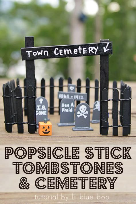 How to make these miniature popsicle stick tombstones and cemetery for a fun Halloween tablescape or fairy village addition MichaelsMakers Lil Blue Boo Diy Halloween Village, Halloween Fairy Garden, Halloween Village Display, Dollhouse Halloween, Halloween Tablescape, Casa Halloween, Miniature Halloween, Fairy Village, Haunted Dollhouse