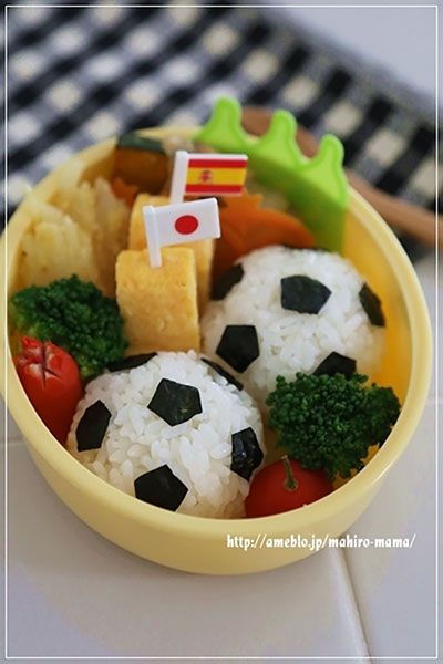 Soccer Food, Football Lunch, Sushi For Kids, Onigiri Bento, Bento Box Lunch For Kids, Soccer Time, Bento Kids, Japanese Food Bento, Kids Bento