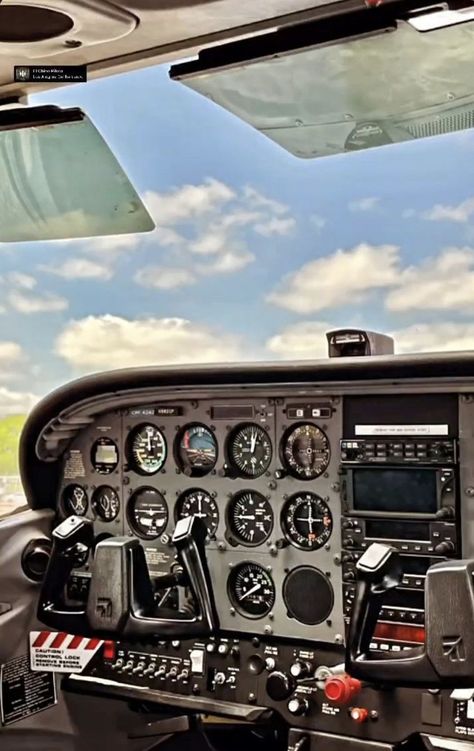 Man Thoughts, Boeing 737 Cockpit, Pilot Aesthetic, Plane Sunset, Aircraft Maintenance Engineer, Pilot Life, Aviation Education, Cessna 172, Pilot License