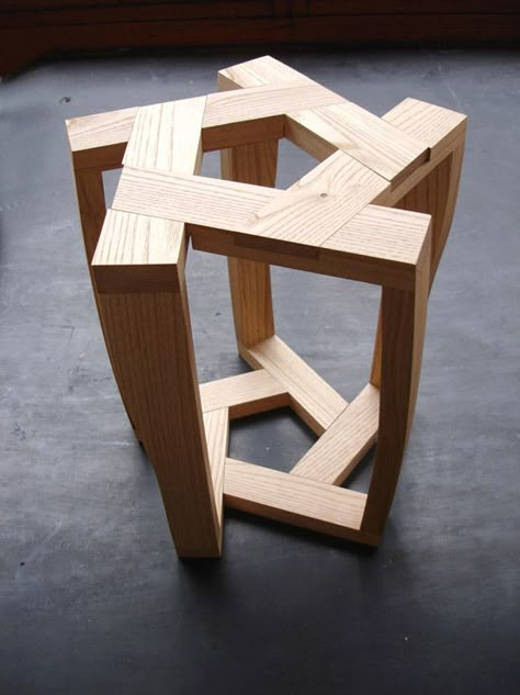 The Pentagon Stool is composed of five identical elements connected by a dry interlocking system. Itamar Burstein. Man Cave Furniture, Diy End Tables, Wood Joints, Wood Joinery, Diy Holz, Into The Wood, Woodworking Jigs, Woodworking Bench, Fine Woodworking