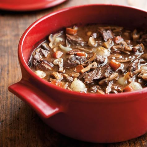 Beef Bourguignon. Notes: Amazing, served over mashed potatoes. Used 8 carrots for more veggies. Don't care for the pearl onions. French Beef Stew, William Sonoma Recipes, Beef Bourguignon Recipe, French Recipes, Beef Stew Recipe, Country Cooking, Beef Dishes, French Food, Beef Stew