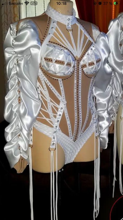 Drag Queen Outfits Ideas, Drag Queen Dress, Drag Outfit Ideas, Wwe Attire, Drag Costume, Stage Costume Design, Carnival Outfit Carribean, Monday Wear, Drag Outfits