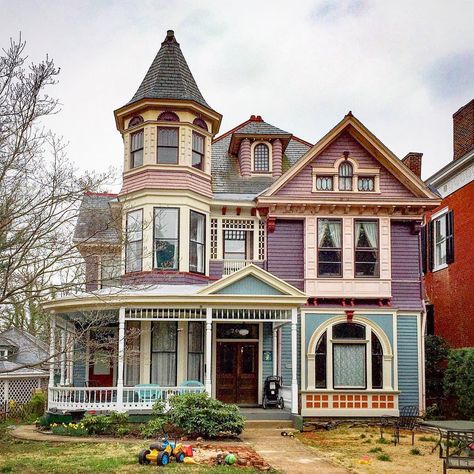 Victorian Floor Plans, Queen Anne Architecture, Beautiful Mansions, Gothic Queen, Victorian Porch, Storybook House, Interesting Houses, Victorian Beauty, Paint Your House