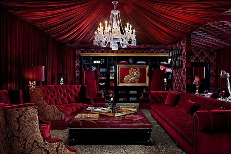 Nothing says luxury like red velvet drappings and sumptuous seating. Burlesque Room, Red Burlesque, Velvet Room, زجاج ملون, Living Room Red, Red Rooms, Traditional Living, Design Del Prodotto, Traditional Living Room