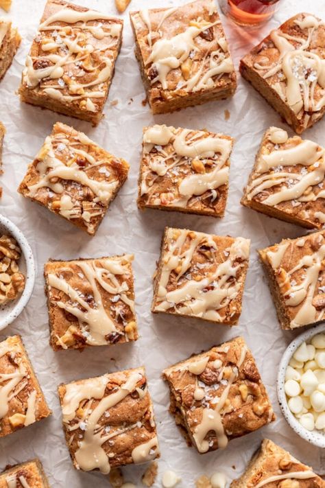 White Chocolate Blondies Recipe, Chocolate Blondies Recipe, Nuts Dessert, Chocolate Blondies, White Chocolate Blondies, Butternut Squash Pasta, Squash Pasta, Vanilla Icing, Dessert Chocolate