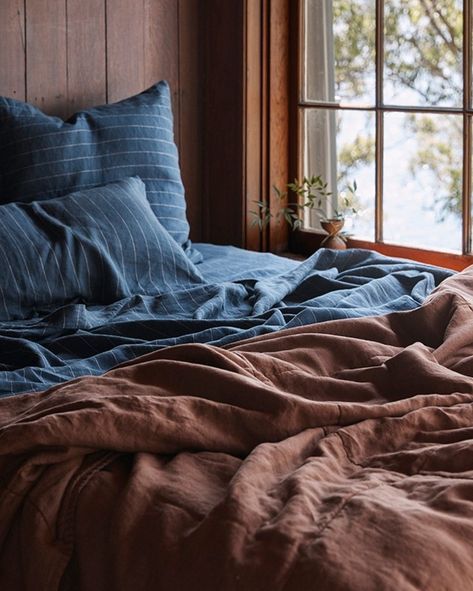 Brown And Navy Bedding, Midnight Blue Duvet Cover, Bedding For Blue Walls, Brown And Blue Bedroom Aesthetic, Cosy Fall Bedroom, Brown And Blue Bedding, Blue And Brown Room Aesthetic, Blue And Tan Bedding, Cozy Winter Bed