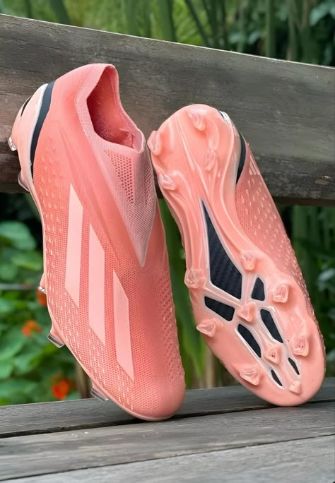 Custom Football Cleats, Nike Soccer Ball, Adidas Soccer Boots, Nike Shoes Photo, Cool Football Boots, Best Soccer Cleats, Best Soccer Shoes, Cleats Adidas, Nike Football Boots