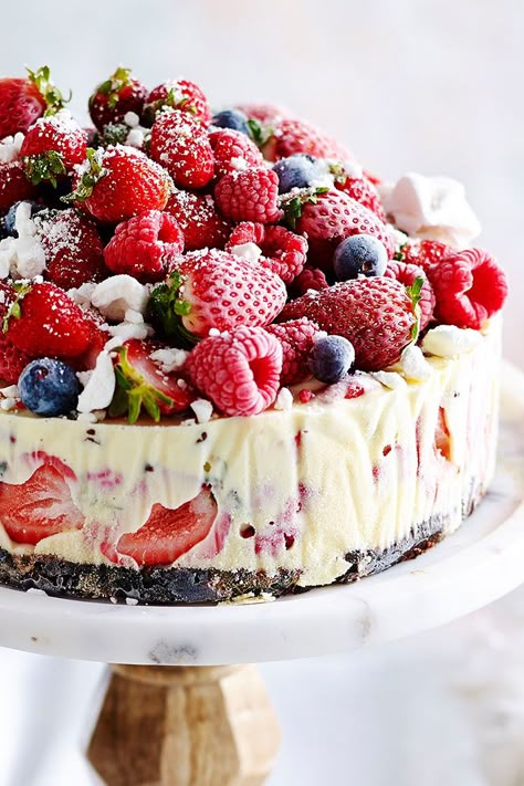 This night-before frozen Christmas ice-cream cake is quick and delicious, and will have your guests coming back for more! Recipe by the Australian Women's Weekly. Christmas Ice Cream Cake, Frozen Pudding, Cake With Berries, Christmas Ice Cream, Xmas Recipes, Ice Cream Cake Recipe, Fruit Cake Christmas, Frozen Christmas, Aussie Christmas