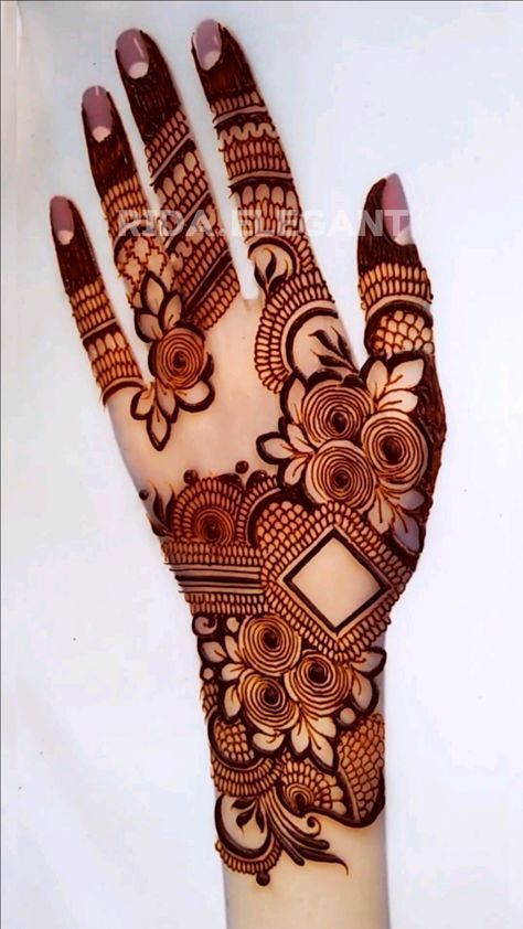 Arabic Mehndi Designs Latest Back, Back Hand Mehndi Designs Right Hand, Best Mehndi Designs Back Hand, Right Hand Mehndi Design Simple, Back Arabic Mehendi Designs, Arabic Design Mehndi, Latest Mehendi Designs For Hands Unique, Mehndi Back Designs, Back Mehndi Designs Simple