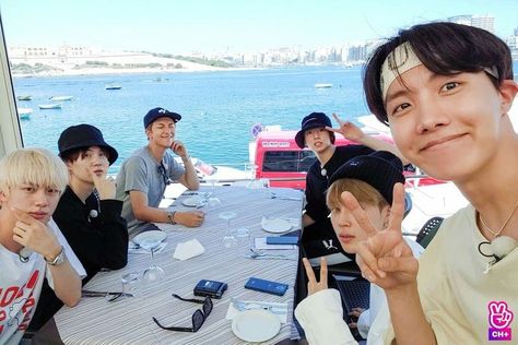 Bon voyage season 3 - episode 1 #bts Bts Bon Voyage, Bts 2018, Run Bts, Bts Group, Young Men, Bts Bangtan Boy, Bts Jin, Bts Boys, Foto Bts