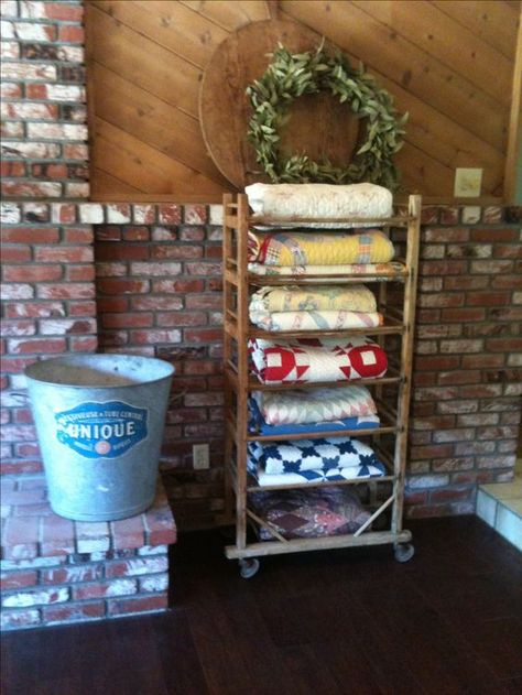 25 Clever but Practical Blanket Storage Ideas You'll Love - Life on Kaydeross Creek Quilt Stands Wooden, Ways To Display Quilts, Quilt Display Racks, Blanket Storage Ideas, Quilt Display Ideas, Displaying Quilts, Display Quilts, Quilt Racks, Quilt Decor