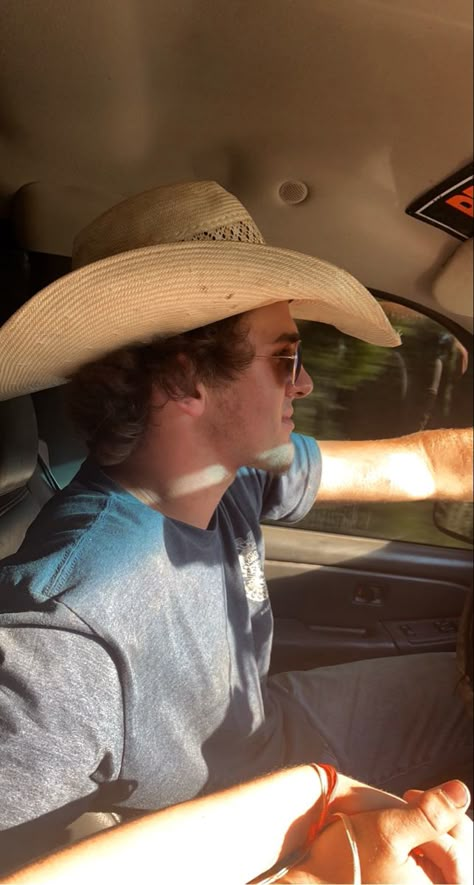 Boyfriend And Girlfriend Pictures Western, Farmer Boyfriend Aesthetic, Cowboy Boyfriend Aesthetic, Southern Boyfriend, Cowboys With Mullets, Country Boyfriend Aesthetic, Cowboy Couple Pictures, Cowboy Relationship Goals, Country Boyfriend Goals