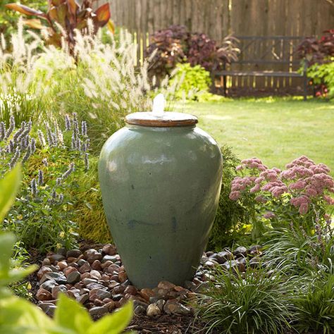 Outdoor Urns, Diy Garden Fountains, Diy Fountain, Garden Modern, Water Fountains Outdoor, Outdoor Fountain, Water Features In The Garden, Water Gardens, Garden Fountain