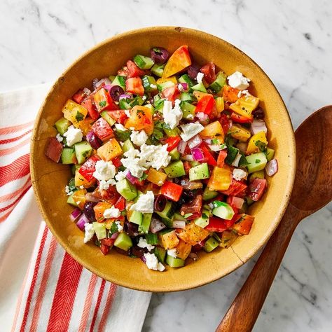 Chopped Salad with Tomatoes, Cucumber, Red Onion & Kalamata Olives Quick Salad Recipes, Quick Salads, Creamy Cucumber Salad, Summer Salad Recipes, Healthy Eating For Kids, Easy Salad Recipes, Kalamata Olives, Summer Salad, Chopped Salad